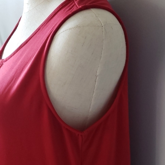 Cato red tank with lace accent and hi-low hem - Picture 3 of 8